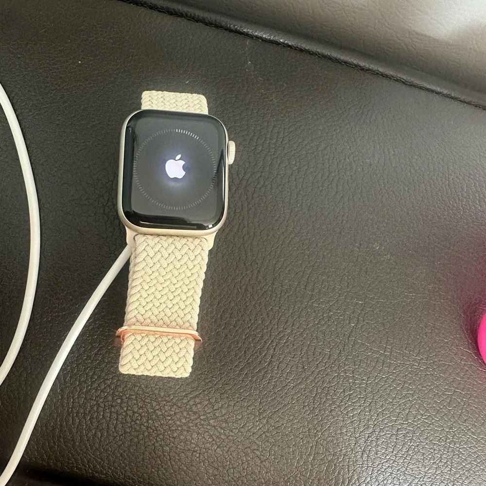 Apple Smartwatch SE 2nd Gen - Starlight - Picture 3 of 7
